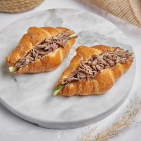 Мини-круассан с уткой и соусом хойсин (40 г)