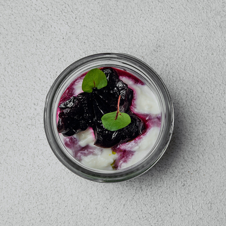 Quritilgan lavlagi bilan Strachatella