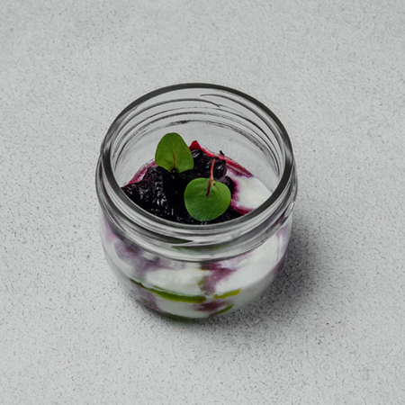 Quritilgan lavlagi bilan Strachatella