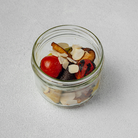 Sariq sabzi pyuresida pishirilgan sabzavotlar