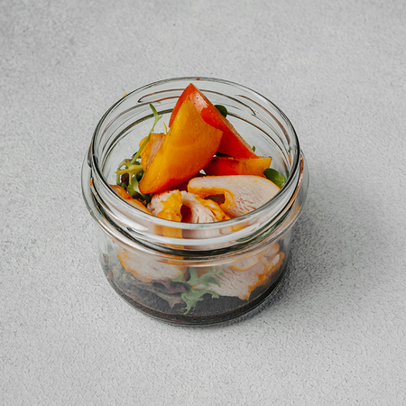 Dudlangan tovuq file va qovunli salat