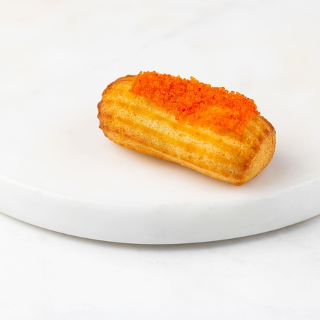 Mini eklerlar lososli krem va Tobiko ikrasi bilan 