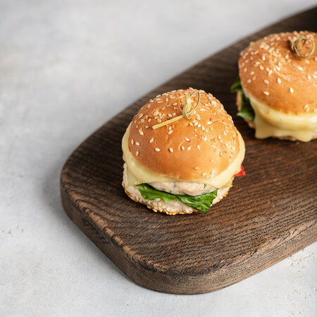 Tovuq kotletli burger 